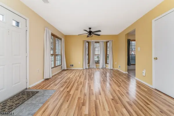 382 Hadleigh Ln, North Brunswick Twp., NJ 08902