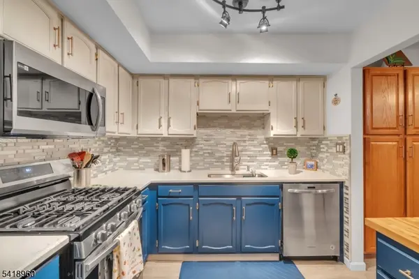 44 Manchester Ln #F, West Milford Twp., NJ 07480