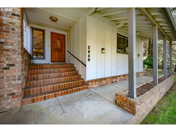 2040 DOGWOOD DR, Eugene, OR 97405