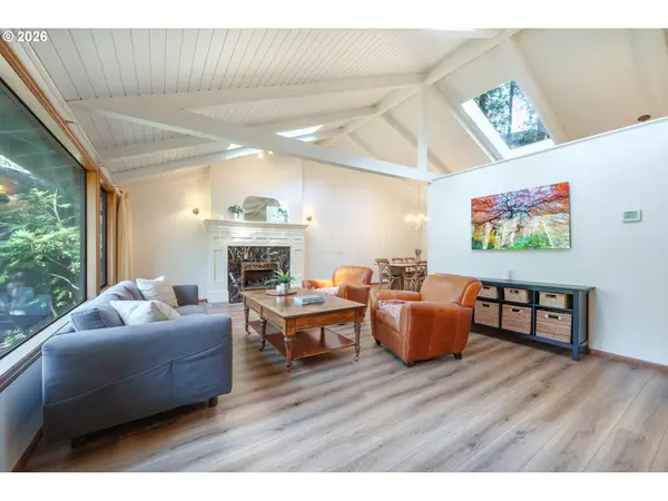 2040 DOGWOOD DR, Eugene, OR 97405