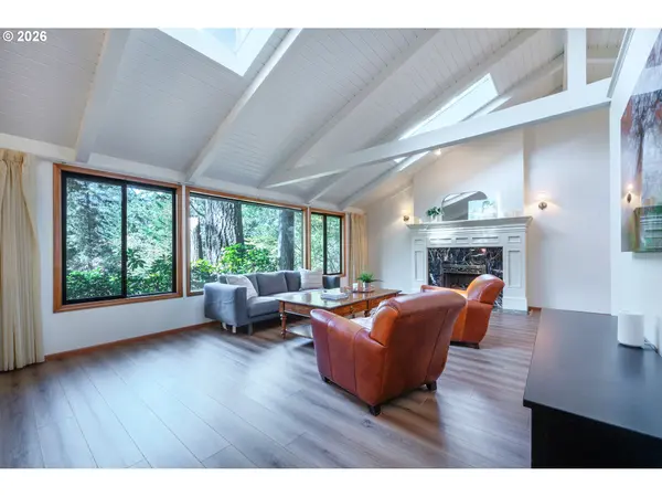 2040 DOGWOOD DR, Eugene, OR 97405