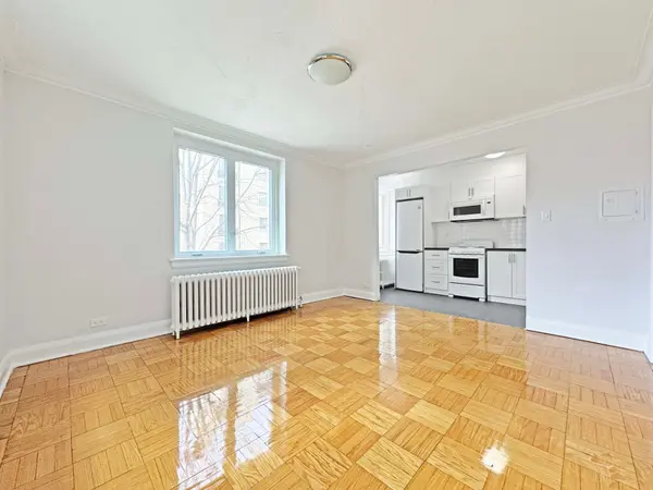 396 Avenue RD #320, Toronto C02, ON M4V 2H5