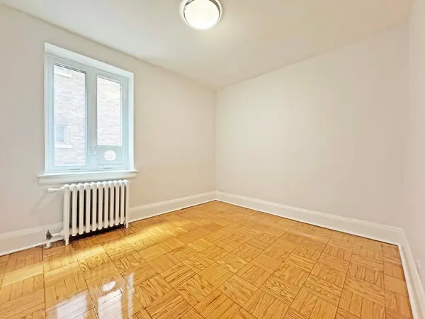 396 Avenue RD #320, Toronto C02, ON M4V 2H5