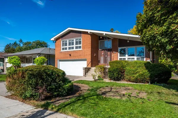 48 Russfax DR, Toronto C07, ON M2R 3B1