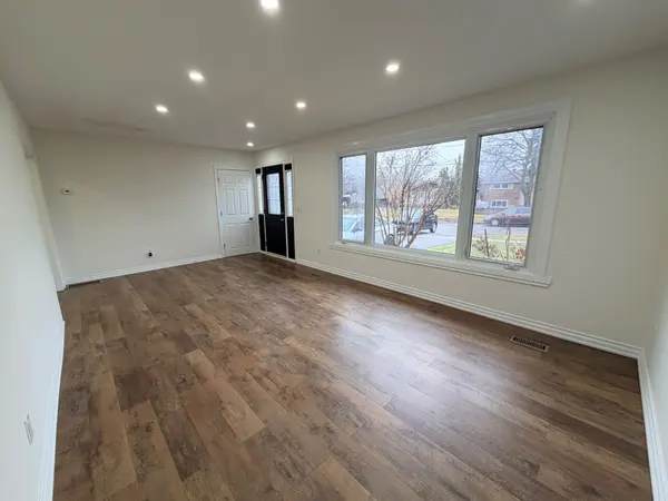 860 Florell DR #1, Oshawa, ON L1H 6W1