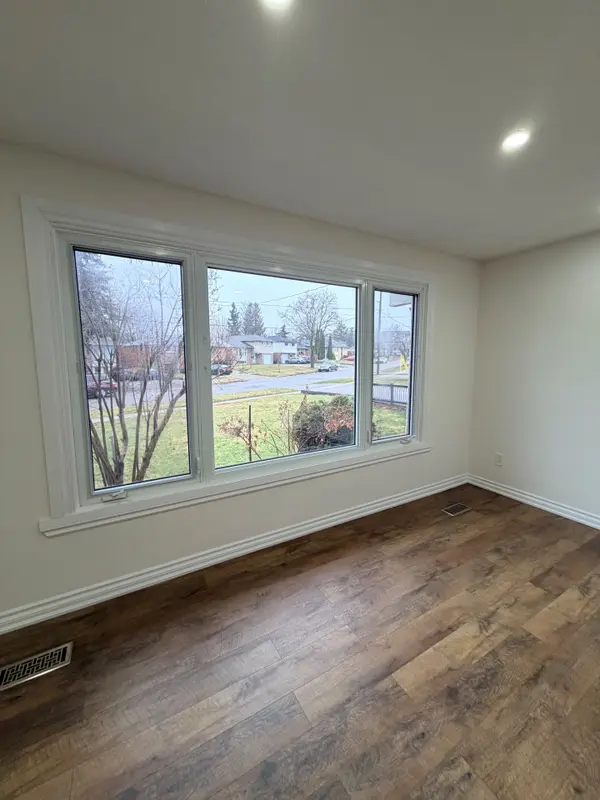 860 Florell DR #1, Oshawa, ON L1H 6W1