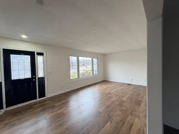 860 Florell DR #1, Oshawa, ON L1H 6W1