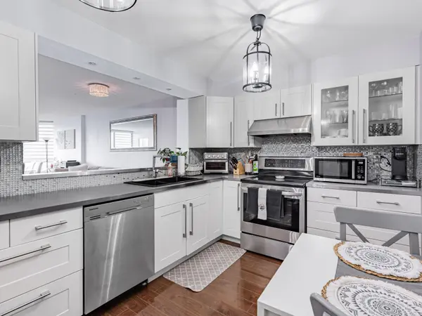 7420 Bathurst ST #512, Vaughan, ON L4J 6X4