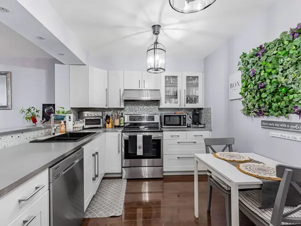 7420 Bathurst ST #512, Vaughan, ON L4J 6X4