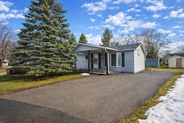 18 Maple Leaf TER,  Innisfil,  ON L0L 1L0