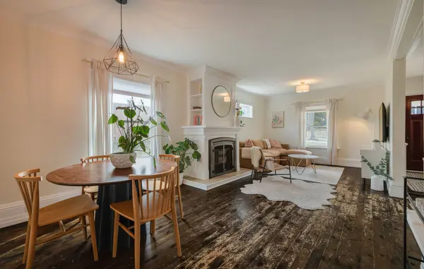 389 Ontario ST, Newmarket, ON L3Y 2K5