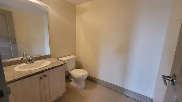 15565 Yonge ST #301, Aurora, ON L4G 1P3