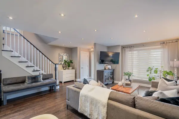 33 La Neve AVE, Vaughan, ON L4H 1M4