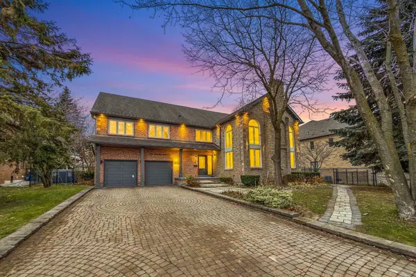 870 Robellino CT, Newmarket, ON L3X 1L5