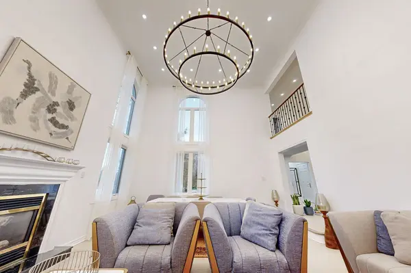 870 Robellino CT, Newmarket, ON L3X 1L5