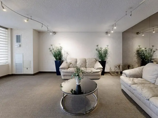 7451 Yonge ST #504, Markham, ON L3T 2B4