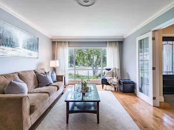 40 Hilltop DR, Caledon, ON L7C 1H6