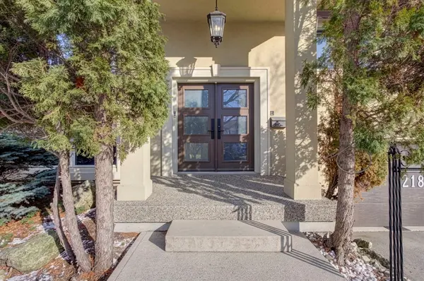 2183 Sandringham DR, Burlington, ON L7P 3E7