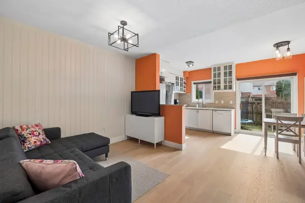 1108 Lower Village CRES, Mississauga, ON L5E 3K7