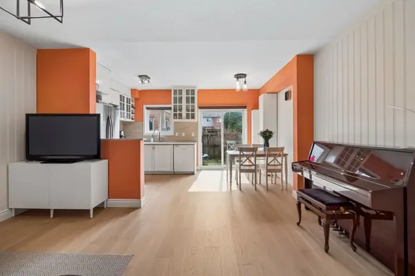 1108 Lower Village CRES, Mississauga, ON L5E 3K7