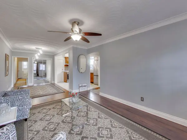 51 Hay AVE #Apt #2, Toronto W06, ON M8Z 1G2