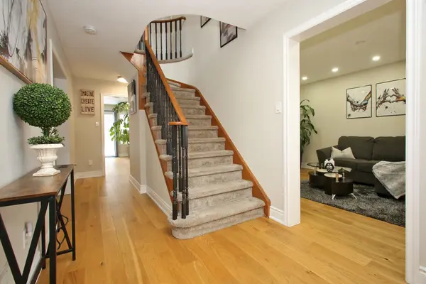 5 Watson RD, Halton Hills, ON L7G 5N8