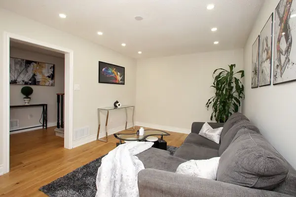 5 Watson RD, Halton Hills, ON L7G 5N8