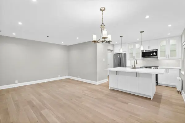 2665 Bloor ST W #3, Toronto W08, ON M8X 1A4