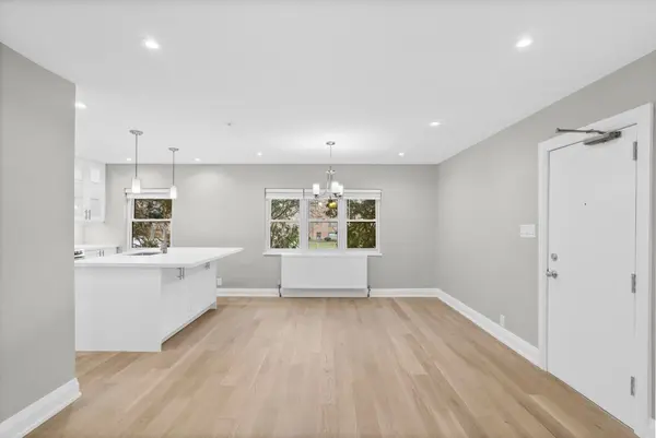 2665 Bloor ST W #3, Toronto W08, ON M8X 1A4