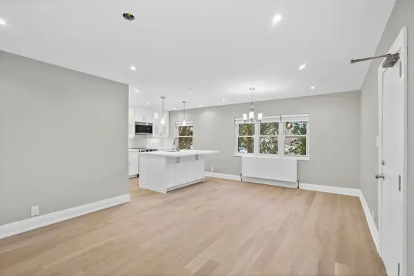 2665 Bloor ST W #3, Toronto W08, ON M8X 1A4