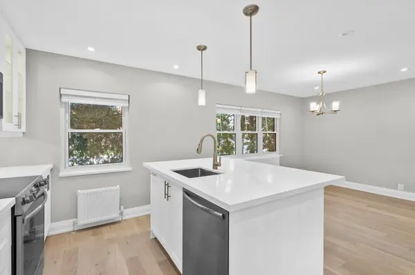 2665 Bloor ST W #3, Toronto W08, ON M8X 1A4