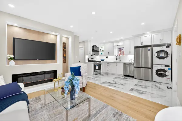 150 BRUCEDALE AVE E,  Hamilton,  ON L9A 1N6