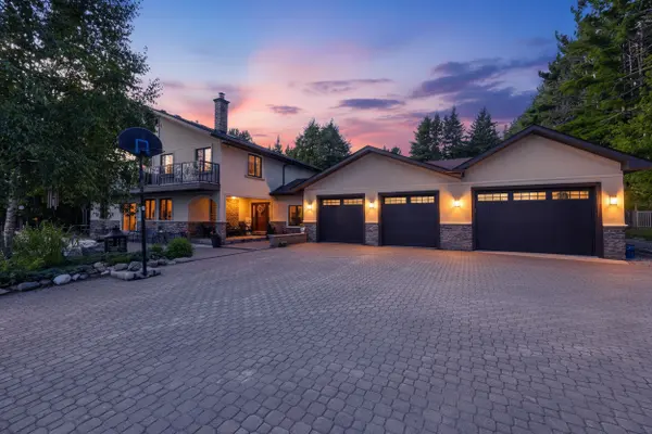 428239 25th Side RD, Mono, ON L9V 1G1