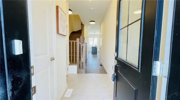 27 Mia DR, Hamilton, ON L9B 0H8