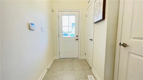 27 Mia DR, Hamilton, ON L9B 0H8