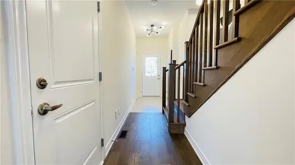 27 Mia DR, Hamilton, ON L9B 0H8