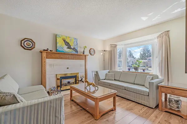 78 Esther AVE, Cambridge, ON N1S 4L6