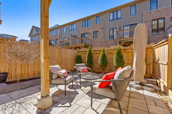 11 Walters LN, Grimsby, ON L3M 0H2