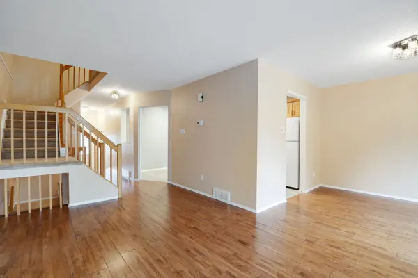 7 Rueter ST, Barrhaven, ON K2J 3V7