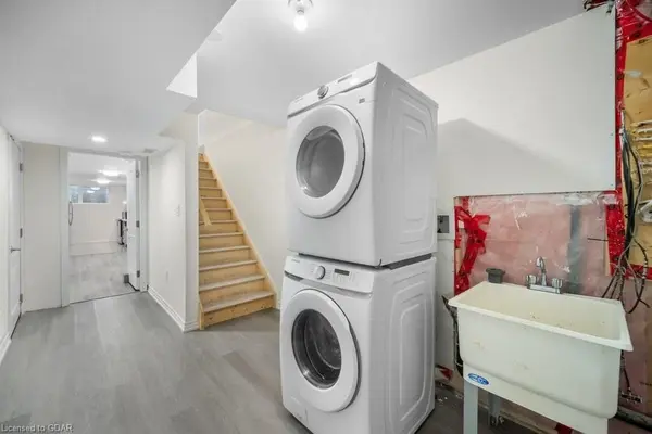 78 Couling CRES #LOWER, Guelph, ON N1E 0J8