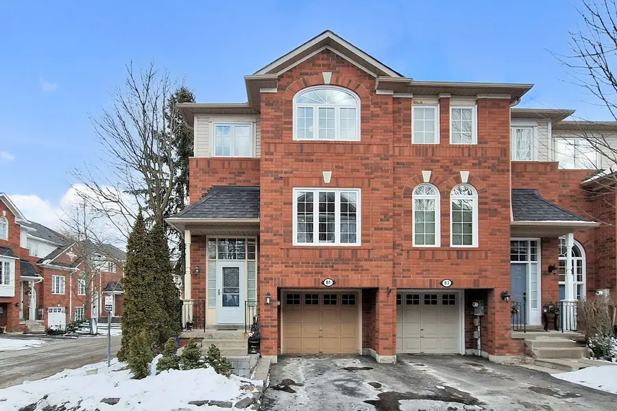 81 Mosaics AVE #62, Aurora, ON L4G 7L5