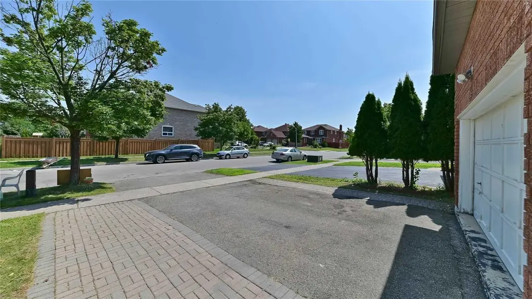 45 Faywood DR, Brampton, ON L6Y 4K3