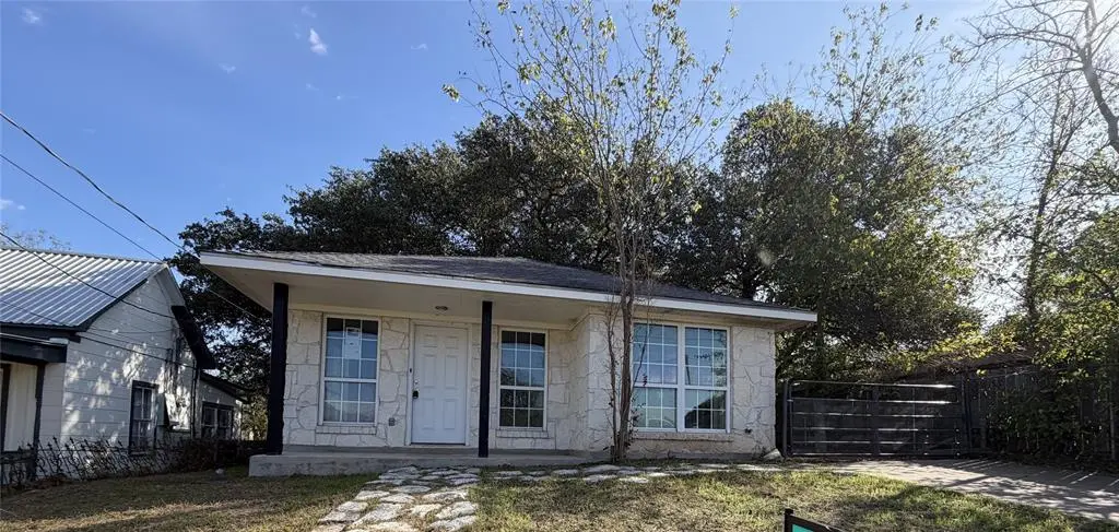 207 S Creek Street, Fredericksburg, TX 78624