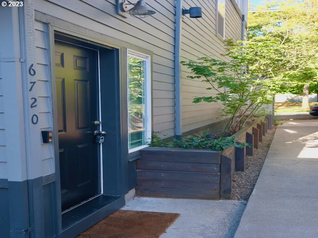 6720 N Pittsburg AVE, Portland, OR 97203