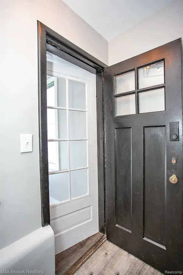 93 Oakdale BLVD, Pleasant Ridge, MI 48069