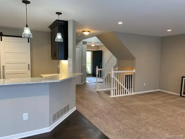 1395 Waverly DR, White Lake Charter Township, MI 48386