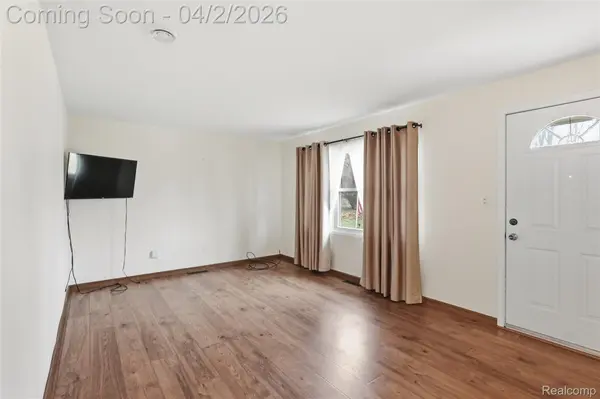 5766 Parkdale ST, Shelby Charter Township, MI 48317