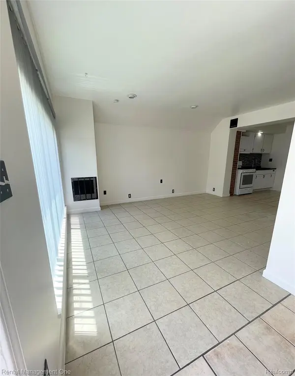 29518 Joy RD, Livonia, MI 48150