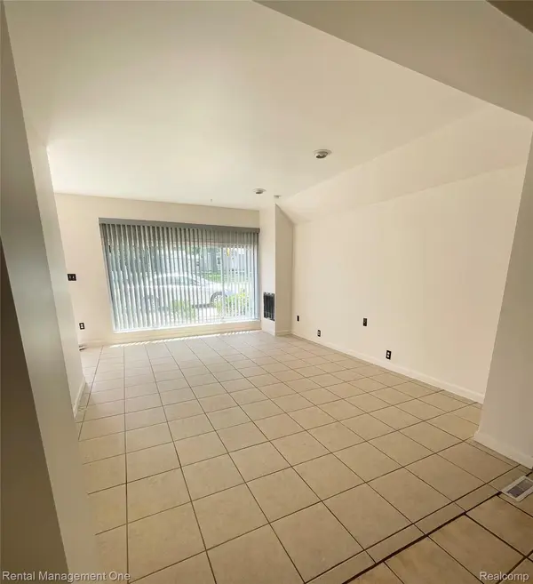 29518 Joy RD, Livonia, MI 48150