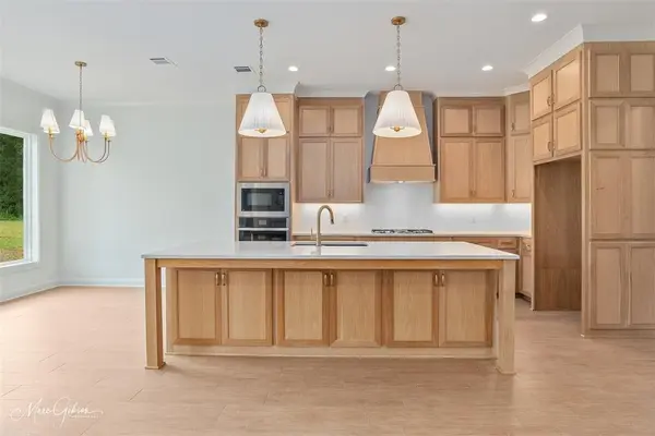 857 Walstonburg Lane, Benton, LA 71006